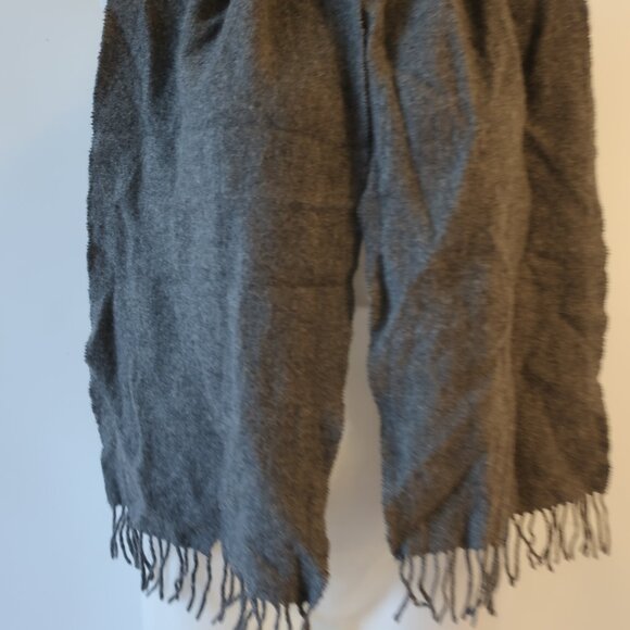 Mens Peterborough Bloomingdale's Men's Store Gray Fringed Scarf OS - Picture 4 of 7